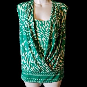 CBGMaxAzria Emerald green and white tear drop leaf pattern short sleeves size S